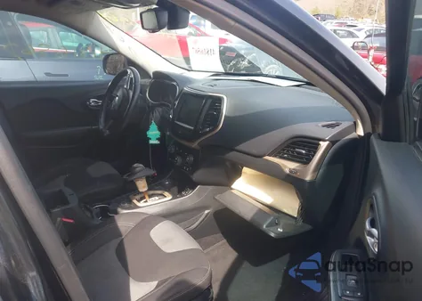 2014 Jeep Cherokee Latitude z USA, uszkodzony, nr VIN 1C4PJMCB8EW146912